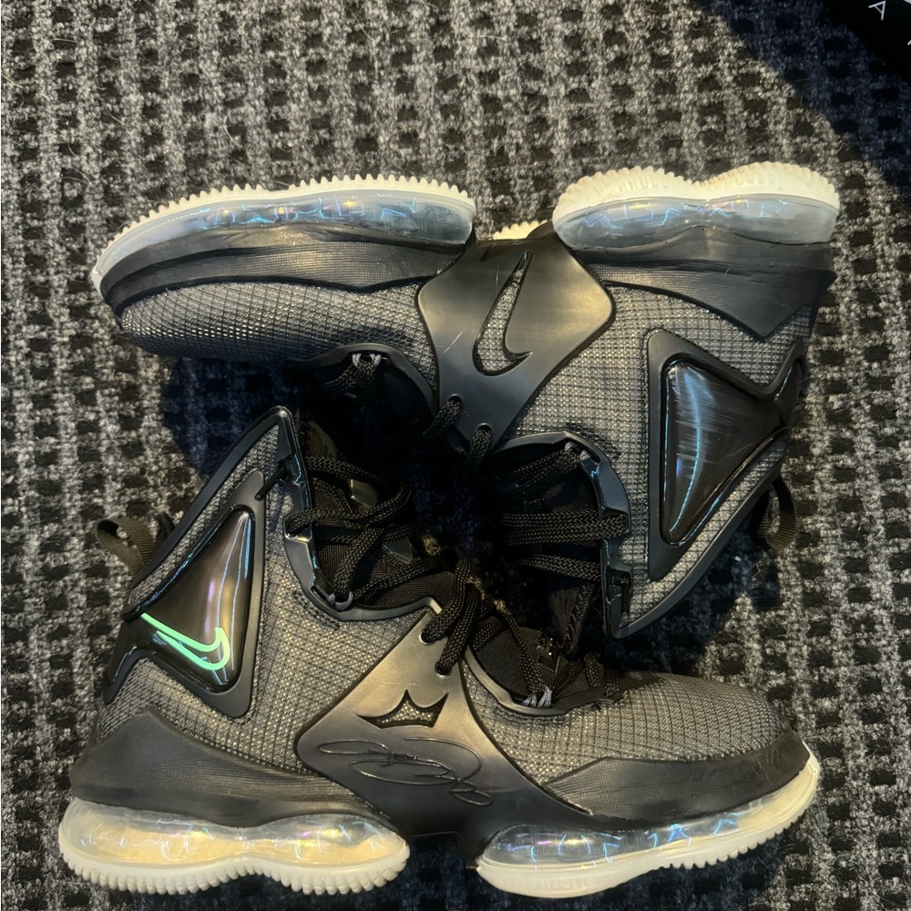 Lebron XIX black green glow